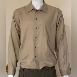 Dockers Tan Button Down Long Sleeve Collared. Pleated Back  locker loop Sz XL